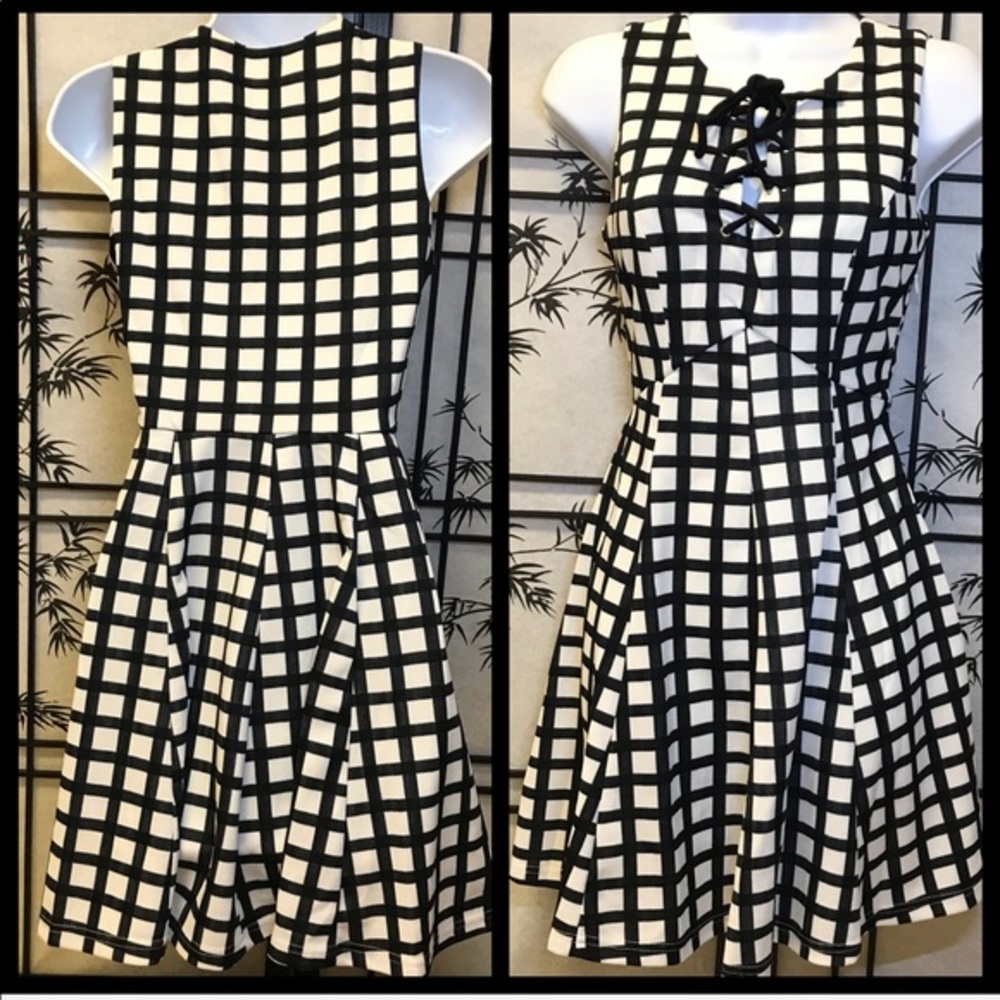 ❣️ Sale was 45$ down sizing ❣️ Black and white checkered fit and flare dress